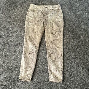 High waist, snake skin design pants
